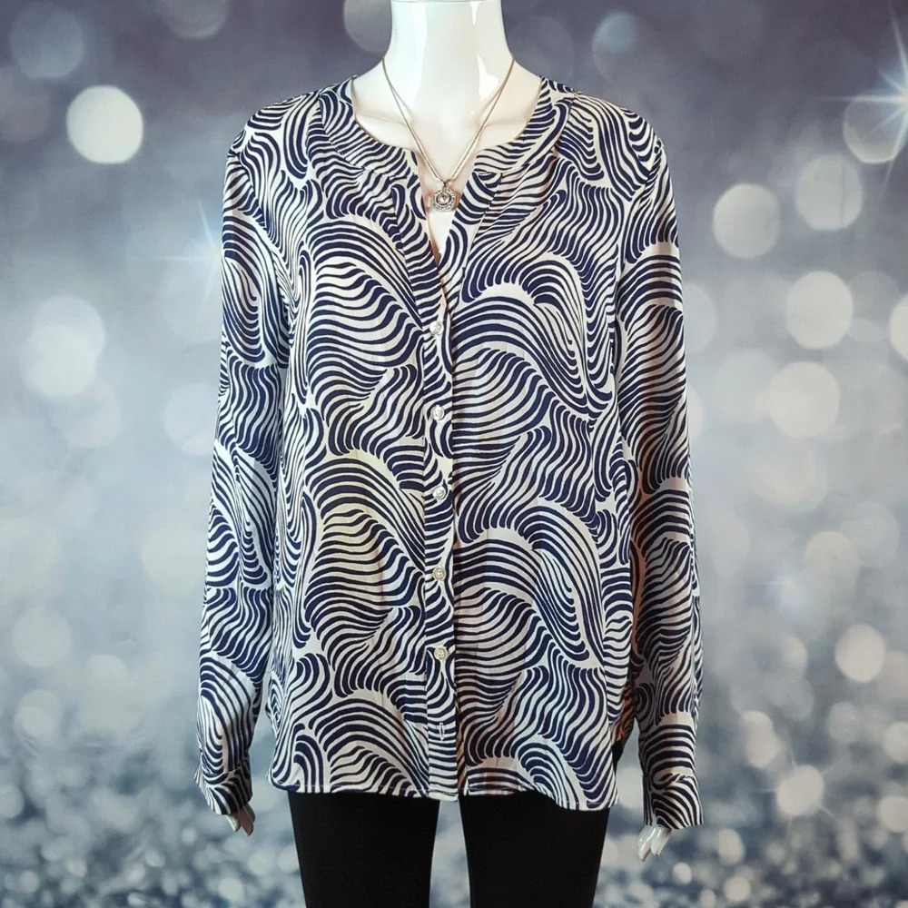 Ann Taylor sz Navy Blue Wave Patterned Button Down Blouse